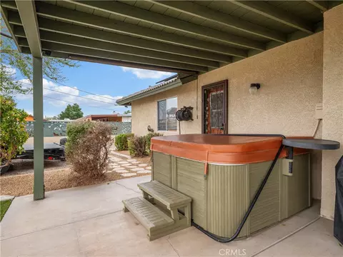 Exterior - 13991 Jicarilla Rd, Apple Valley, CA 92307 photo 7 of 12