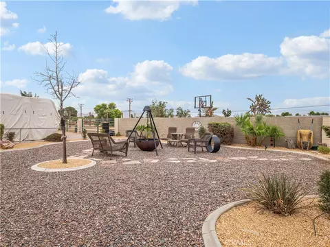 Exterior - 13991 Jicarilla Rd, Apple Valley, CA 92307 photo 8 of 12
