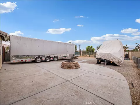 Exterior - 13991 Jicarilla Rd, Apple Valley, CA 92307 photo 6 of 12