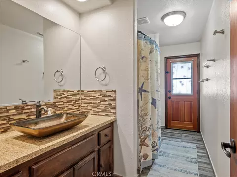 Bath - 13991 Jicarilla Rd, Apple Valley, CA 92307 photo 1 of 4