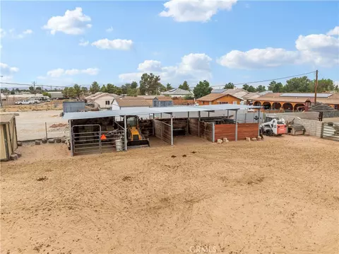 Exterior - 13991 Jicarilla Rd, Apple Valley, CA 92307 photo 3 of 12