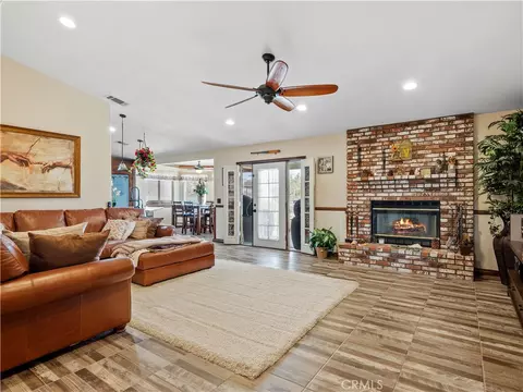 Living - 13991 Jicarilla Rd, Apple Valley, CA 92307 photo 3 of 4