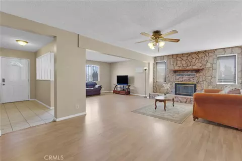 Living - 14637 Sequoia, Hesperia, CA 92345 photo 11 of 11