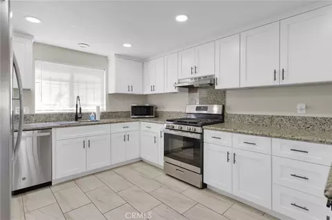 Kitchen - 14637 Sequoia, Hesperia, CA 92345 photo 2 of 3