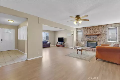 Living - 14637 Sequoia, Hesperia, CA 92345 photo 11 of 11