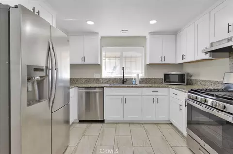 Kitchen - 14637 Sequoia, Hesperia, CA 92345 photo 3 of 3