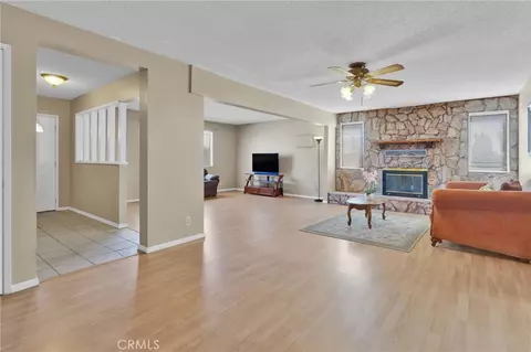 Living - 14637 Sequoia, Hesperia, CA 92345 photo 8 of 11