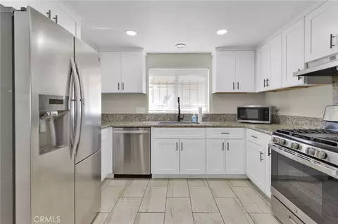 Kitchen - 14637 Sequoia, Hesperia, CA 92345 photo 3 of 3