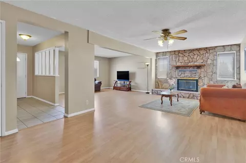 Living - 14637 Sequoia, Hesperia, CA 92345 photo 8 of 11