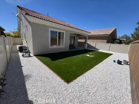 Exterior - 10485 Glen Oaks Ln, Apple Valley, CA 92308 photo 7 of 8