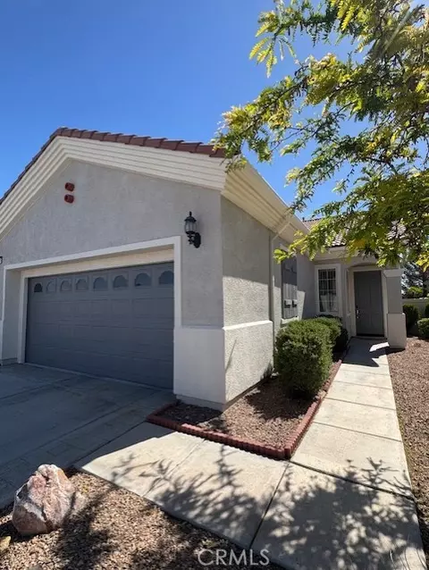 Exterior - 10485 Glen Oaks Ln, Apple Valley, CA 92308 photo 2 of 8
