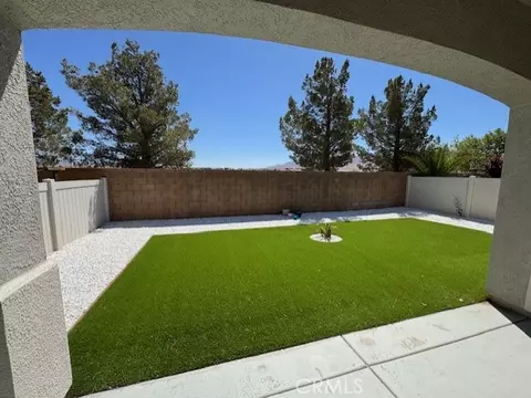 Exterior - 10485 Glen Oaks Ln, Apple Valley, CA 92308 photo 3 of 8