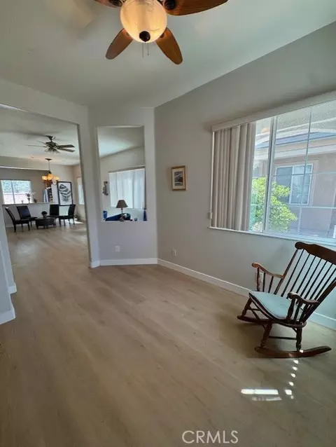 Entry Way - 10485 Glen Oaks Ln, Apple Valley, CA 92308 photo 4 of 5