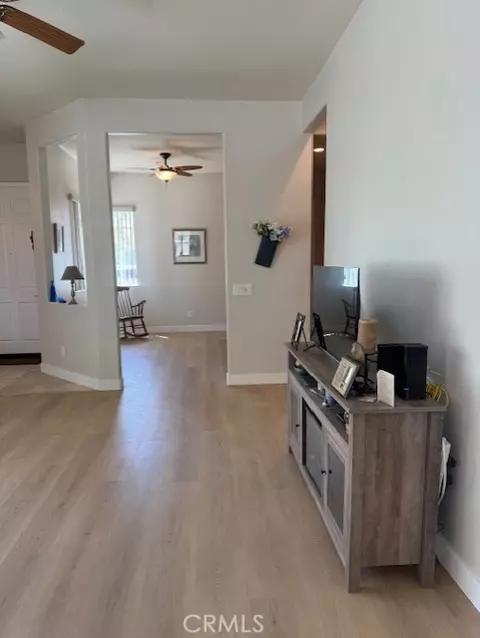 Entry Way - 10485 Glen Oaks Ln, Apple Valley, CA 92308 photo 2 of 5