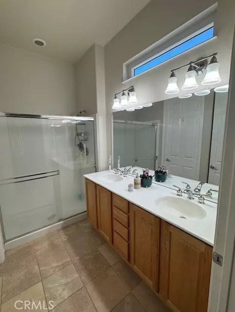 Bath - 10485 Glen Oaks Ln, Apple Valley, CA 92308 photo 2 of 2
