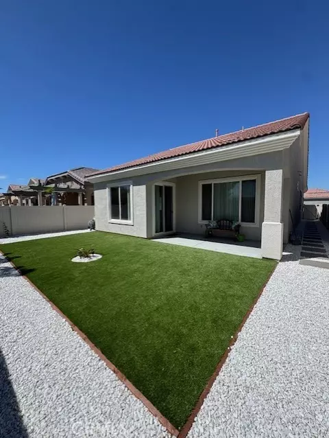 Exterior - 10485 Glen Oaks Ln, Apple Valley, CA 92308 photo 5 of 8