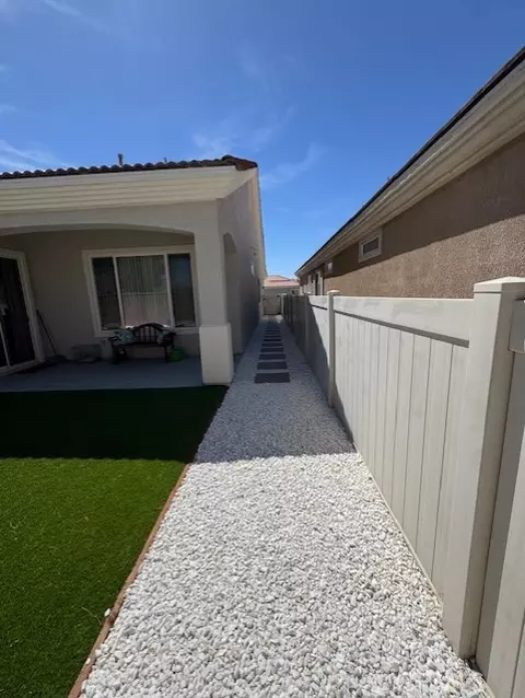 Exterior - 10485 Glen Oaks Ln, Apple Valley, CA 92308 photo 6 of 8