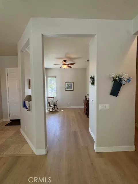 Entry Way - 10485 Glen Oaks Ln, Apple Valley, CA 92308 photo 3 of 5
