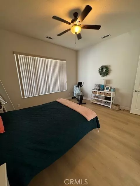 Bedroom - 10485 Glen Oaks Ln, Apple Valley, CA 92308 photo 4 of 4