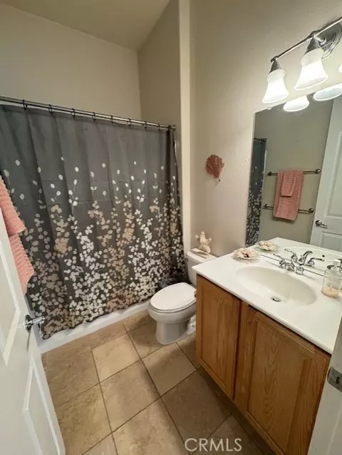 Bath - 10485 Glen Oaks Ln, Apple Valley, CA 92308 photo 1 of 2