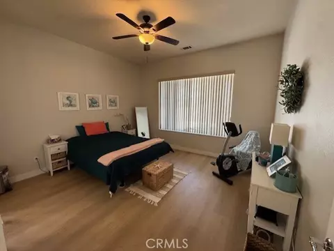 Bedroom - 10485 Glen Oaks Ln, Apple Valley, CA 92308 photo 3 of 4
