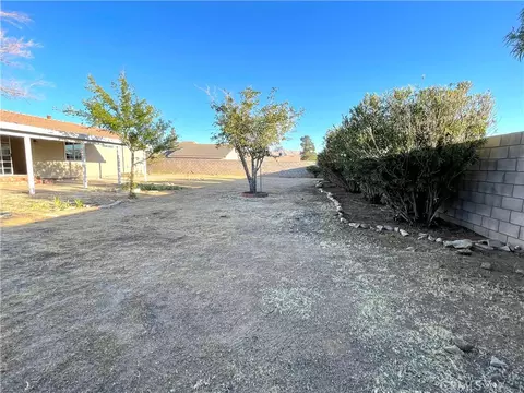 12546 Navajo, Apple Valley, CA 92308 photo 16