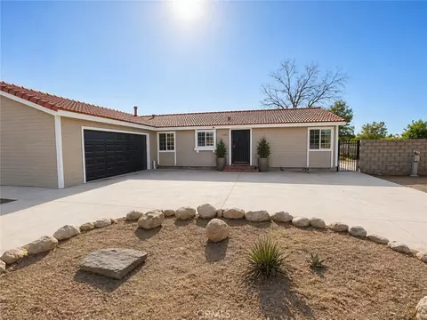 12546 Navajo, Apple Valley, CA 92308