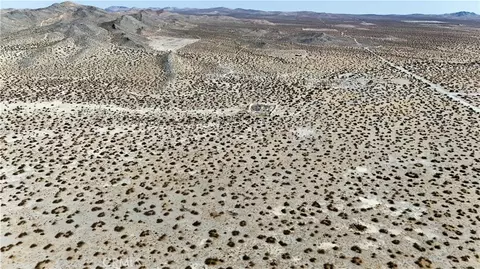 19 Lessing Ave, Adelanto, CA 92301