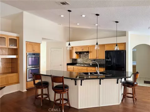Kitchen - 20158 Yucca Loma Rd, Apple Valley, CA 92307 photo 4 of 6