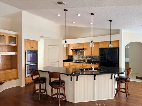 Kitchen - 20158 Yucca Loma Rd, Apple Valley, CA 92307 photo 3 of 5