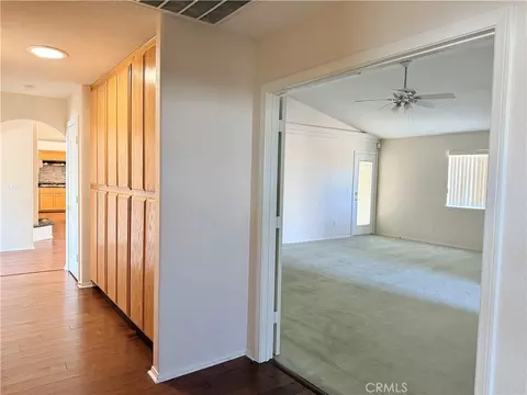 Entry Way - 20158 Yucca Loma Rd, Apple Valley, CA 92307 photo 3 of 8