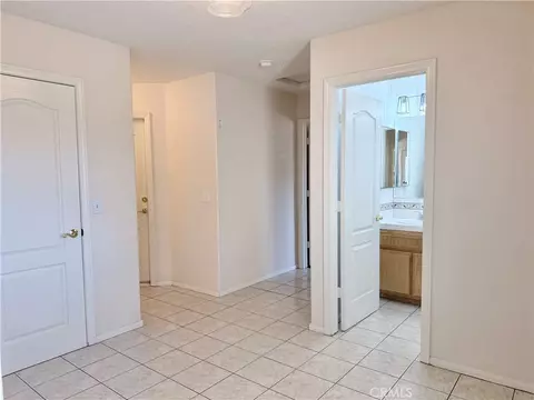 Entry Way - 20158 Yucca Loma Rd, Apple Valley, CA 92307 photo 5 of 7