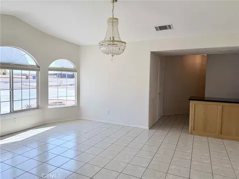 Living - 20158 Yucca Loma Rd, Apple Valley, CA 92307 photo 6 of 7