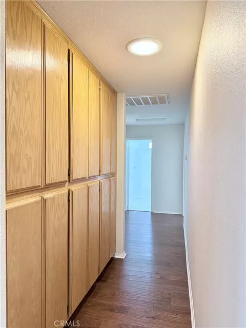 Entry Way - 20158 Yucca Loma Rd, Apple Valley, CA 92307 photo 4 of 8
