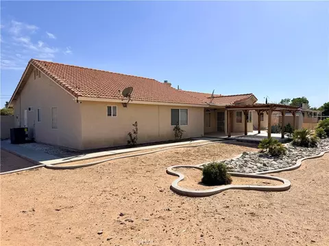Exterior - 20158 Yucca Loma Rd, Apple Valley, CA 92307 photo 12 of 14