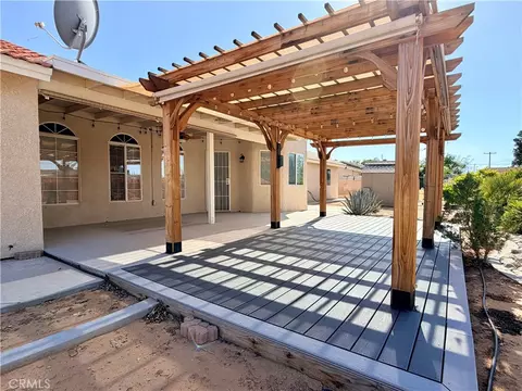 Exterior - 20158 Yucca Loma Rd, Apple Valley, CA 92307 photo 7 of 11