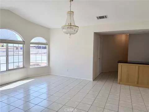 Living - 20158 Yucca Loma Rd, Apple Valley, CA 92307 photo 6 of 7