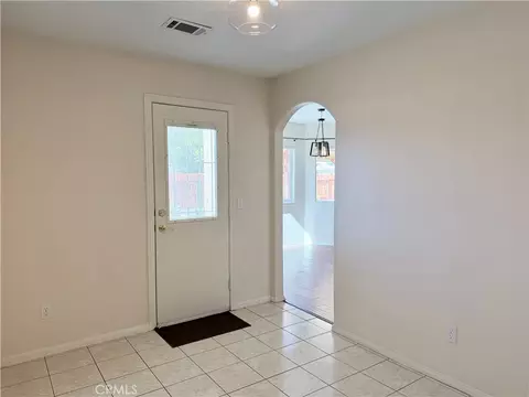 Entry Way - 20158 Yucca Loma Rd, Apple Valley, CA 92307 photo 8 of 8