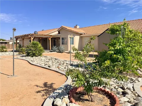 Exterior - 20158 Yucca Loma Rd, Apple Valley, CA 92307 photo 5 of 14