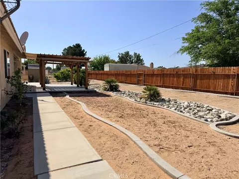 Exterior - 20158 Yucca Loma Rd, Apple Valley, CA 92307 photo 11 of 14