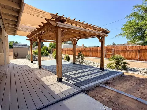 Exterior - 20158 Yucca Loma Rd, Apple Valley, CA 92307 photo 10 of 14