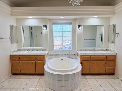 Bath - 20158 Yucca Loma Rd, Apple Valley, CA 92307 photo 3 of 5