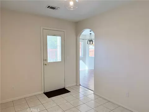 Entry Way - 20158 Yucca Loma Rd, Apple Valley, CA 92307 photo 7 of 7