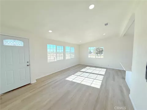 11975 Barbet, Phelan, CA 92371 photo 4
