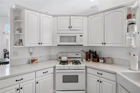 Kitchen - 9327 Agave Dr, Hesperia, CA 92344 photo 4 of 4