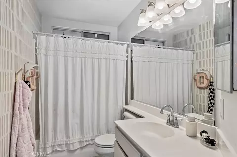 Bath - 9327 Agave Dr, Hesperia, CA 92344 photo 1 of 3