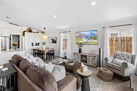 Living - 9327 Agave Dr, Hesperia, CA 92344 photo 2 of 3