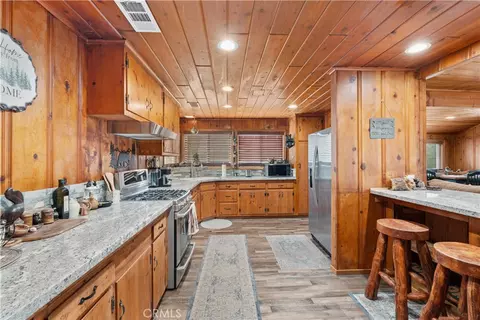 Kitchen - 1116 Lark Rd, Wrightwood, CA 92397 photo 2 of 6