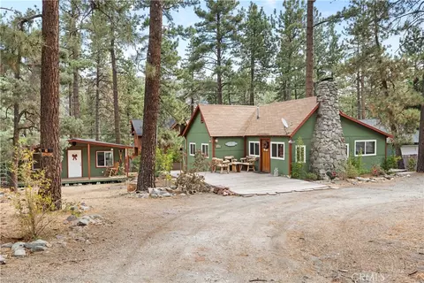 Exterior - 1116 Lark Rd, Wrightwood, CA 92397 photo 3 of 10