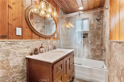 Bath - 1116 Lark Rd, Wrightwood, CA 92397 photo 2 of 2